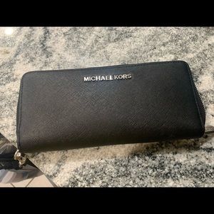 Michael Kors jet set wallet